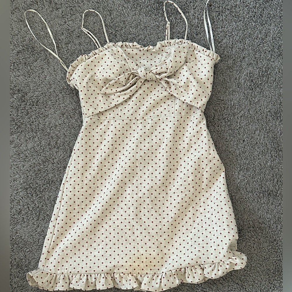 Midi dress with polka dots, super cute and never worn